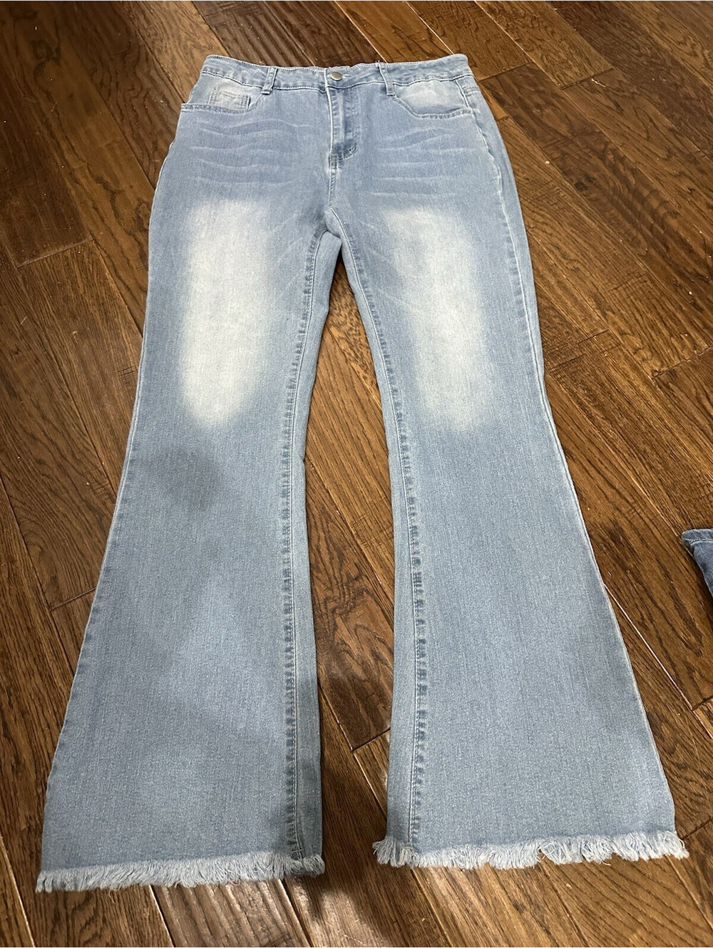 Women’s Blue Light Wash Flared Denim Jeans Frayed Hem 5-Pocket Zip Size L